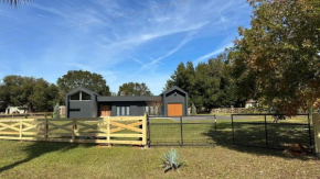 Black Sheep Hideaway Modern Countryside Serenity
